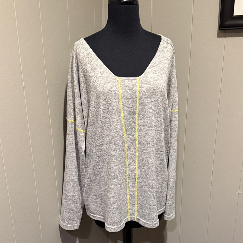 B17 Title Nine Women’s XL Light Gray V-Neck Sweater with Lime Accents